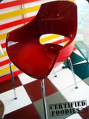 Red Mango's red chair at SM MOA - CertifiedFoodies.com