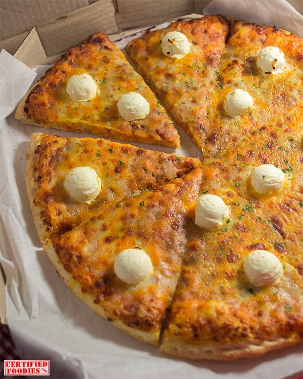 Pizza Hut Cheesy 7 pizza