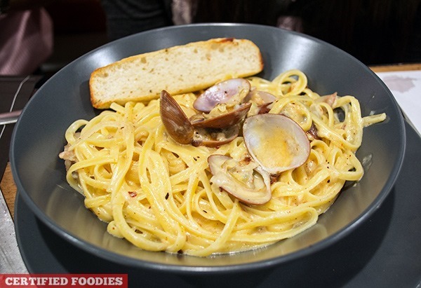Chili Linguine with clams, bacon and garlic from detalle[2]