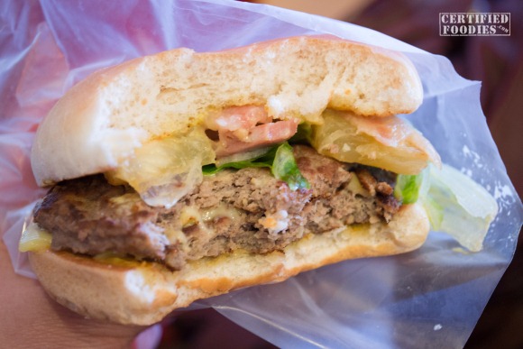 Nom nom nom - Jollibee Amazing Aloha Burger