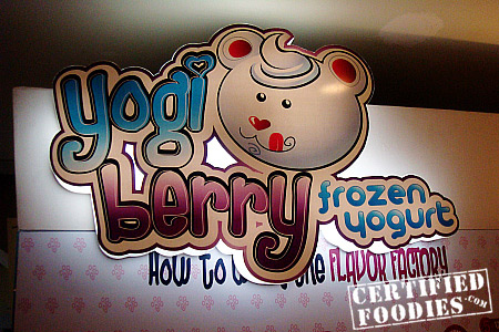 Yogiberry Frozen Yogurt : Self Serve Froyo